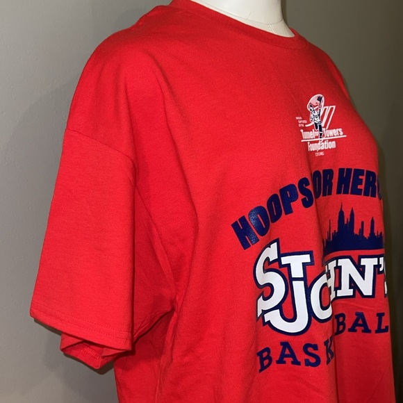NWOT Unisex St. John’s University Men’s Basketball Tshirt - Picture 6 of 6